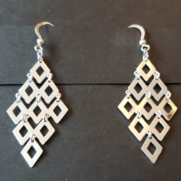 Sterling Silver dangle earrings. - Picture 2 of 2